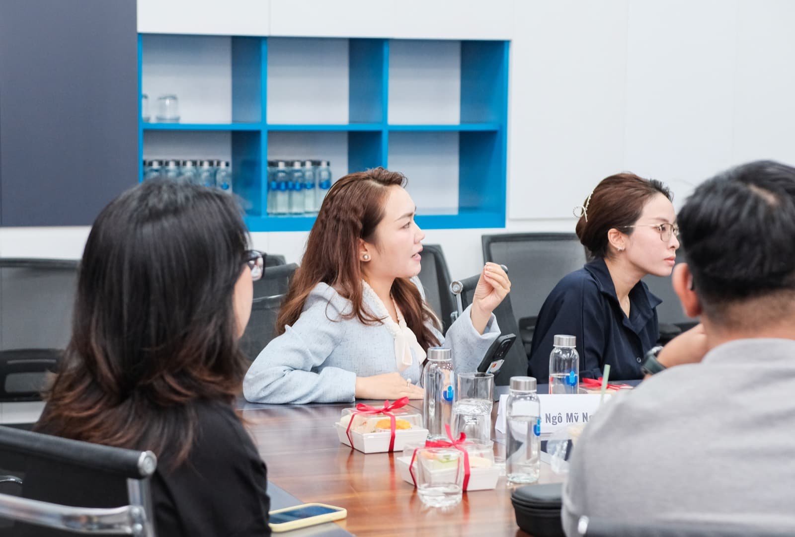 Chị Lê Ngô Mỹ Ngân phát biểu tại chương trình.