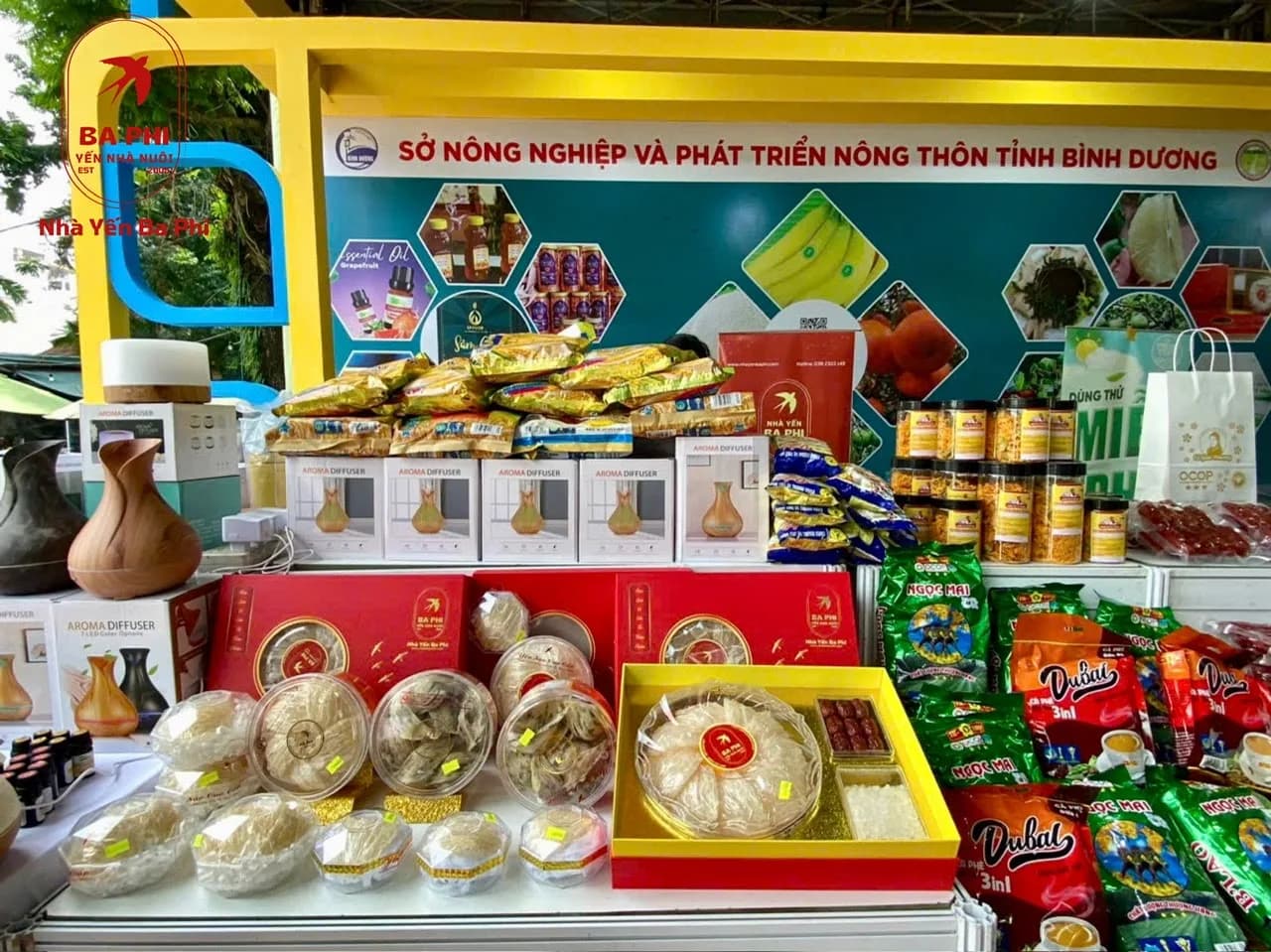Tổ yến Ba Phi trưng bày cùng đặc sản Bình Dương tại gian hàng của Sở Nông nghiệp