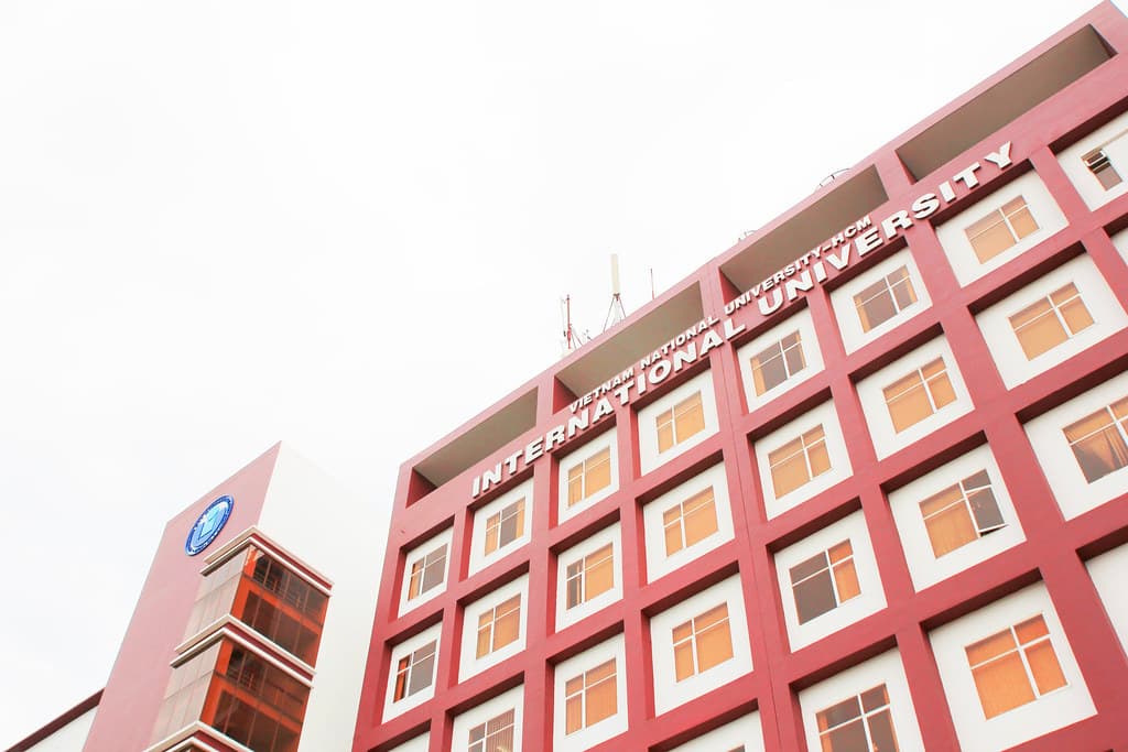Tòa nhà Trường Đại học Quốc tế IU