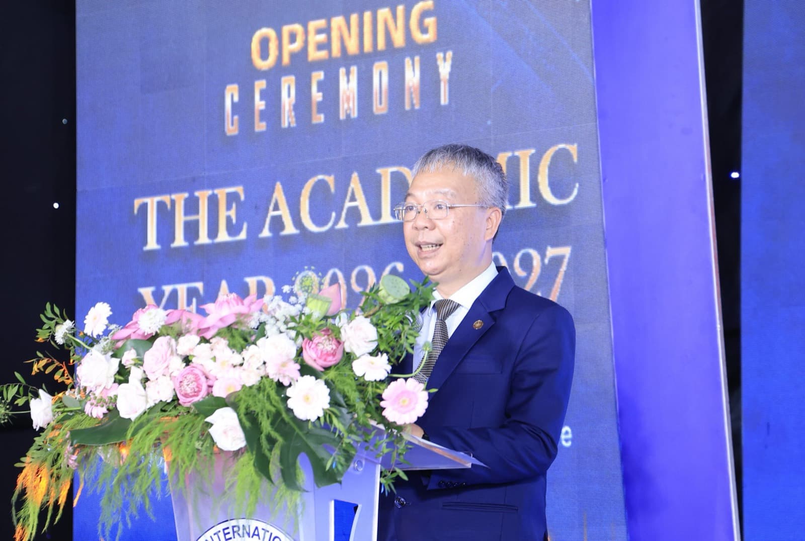 TS. Nguyễn Quốc Chính phát biểu tại Lễ Khai giảng năm học 2026-2027 của Trường Đại học Quốc tế