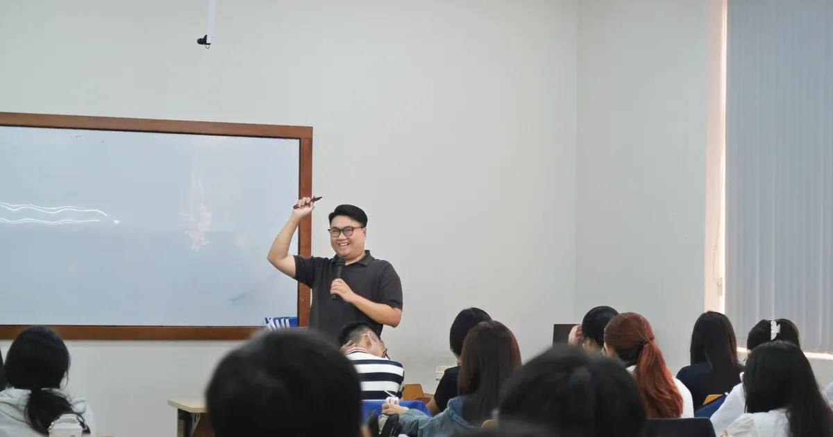 Khi người viết brief thật bước vào lớp học